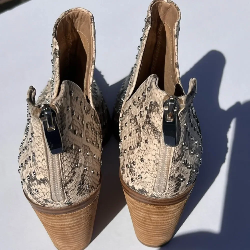 Steve Madden Animal Print Pointed Toe Ankle Boots Back Zipper Closure Size 8.5 - Picture 3 of 12